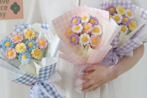 Gói hoa len xinh xắn