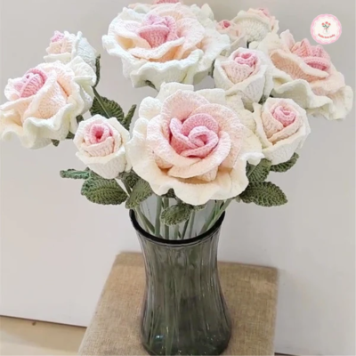 bình hoa hồng len làm quà tặng